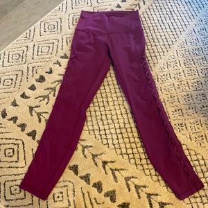 Lululemon Sz 4 leggings with mesh side